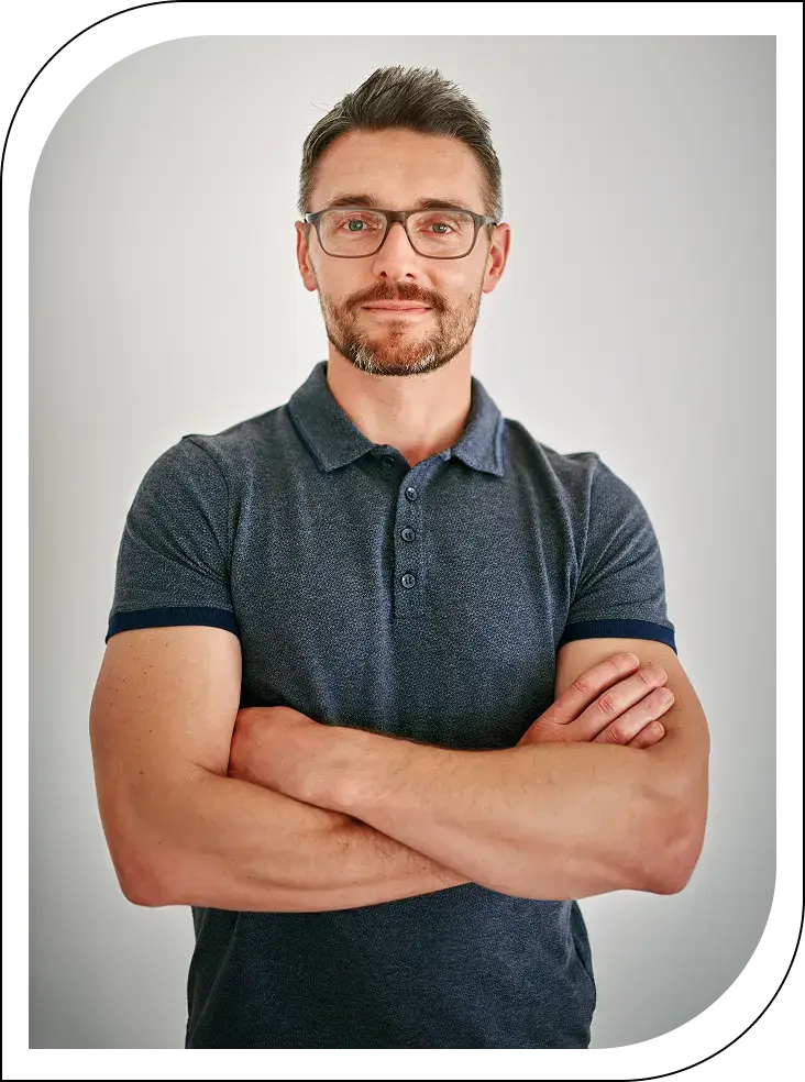 hombre con gafas